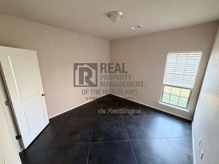 7700 Legacy Pkwy — Photo 7