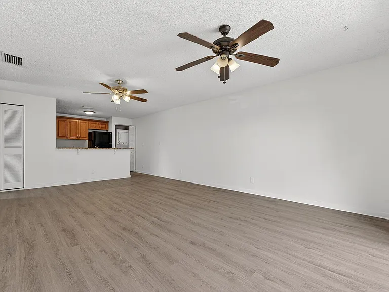Lakeside Villas — Photo 17