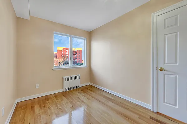 Sold by Alina Levina, LREB | media 9