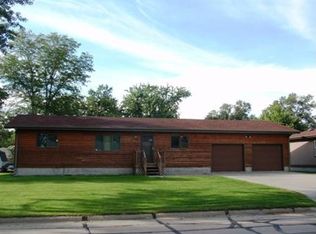 409 W 13th St, Wood River, NE 68883