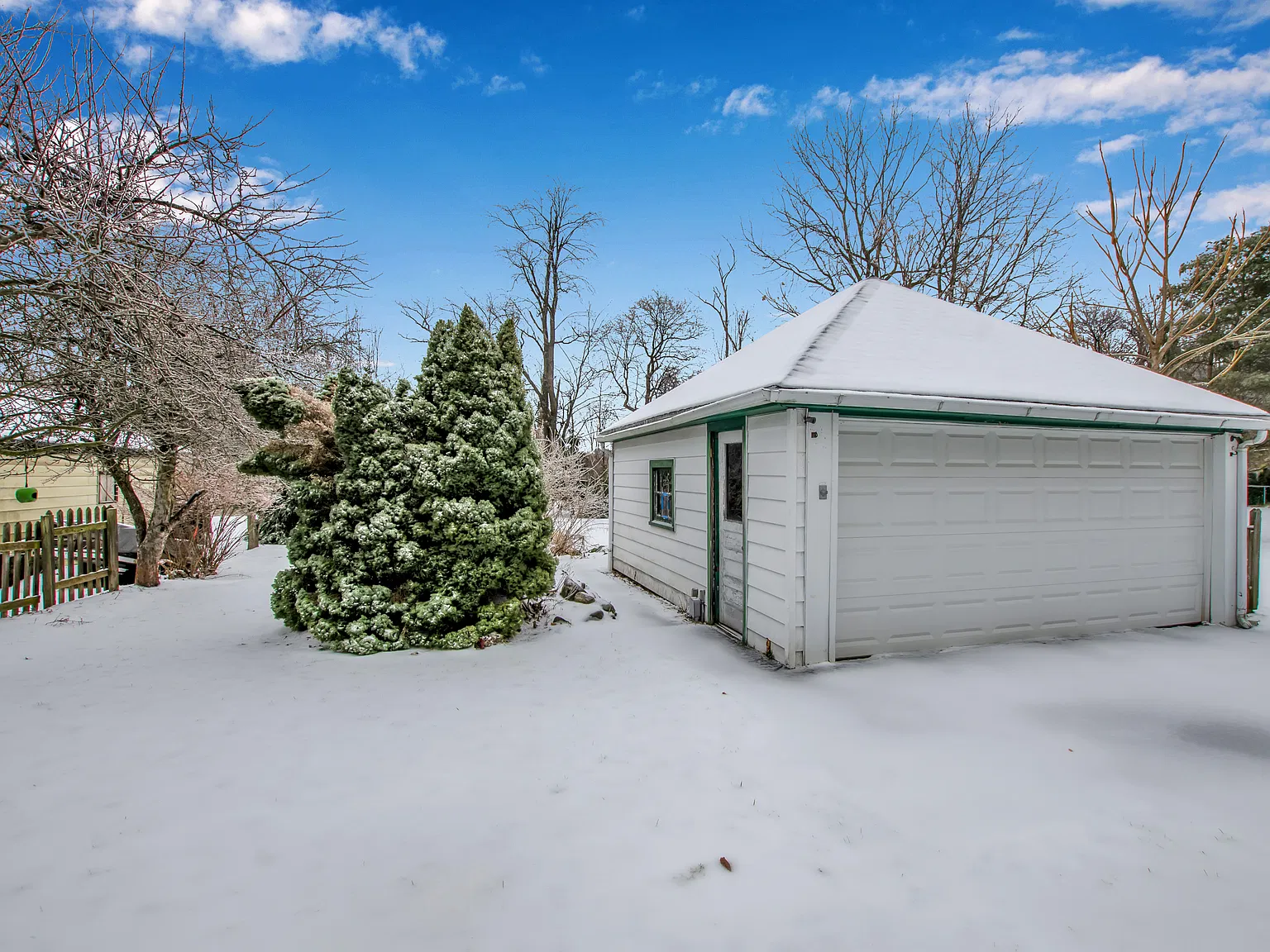 3 bed, 832 sqft, $2,000 — Photo 4