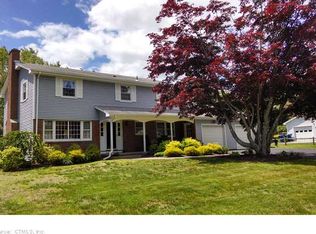 10 Colonial Dr, Waterford, CT 06385