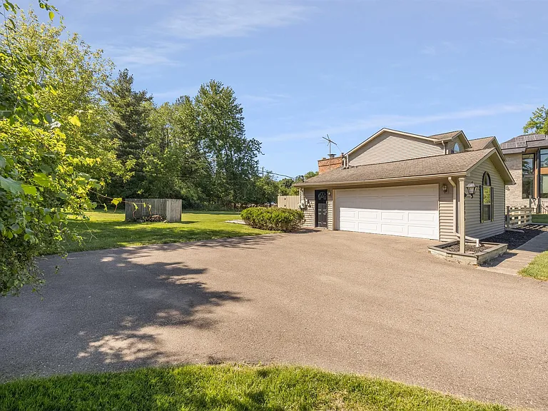 6096 Darramoor Rd — Photo 40