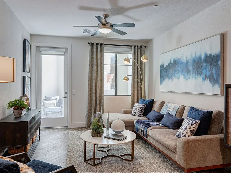 Scottsdale Grand — Photo 48