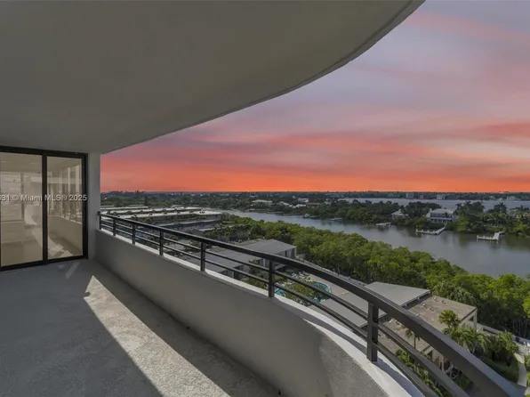 3589 S Ocean Blvd APT 914, South Palm Beach, FL 33480