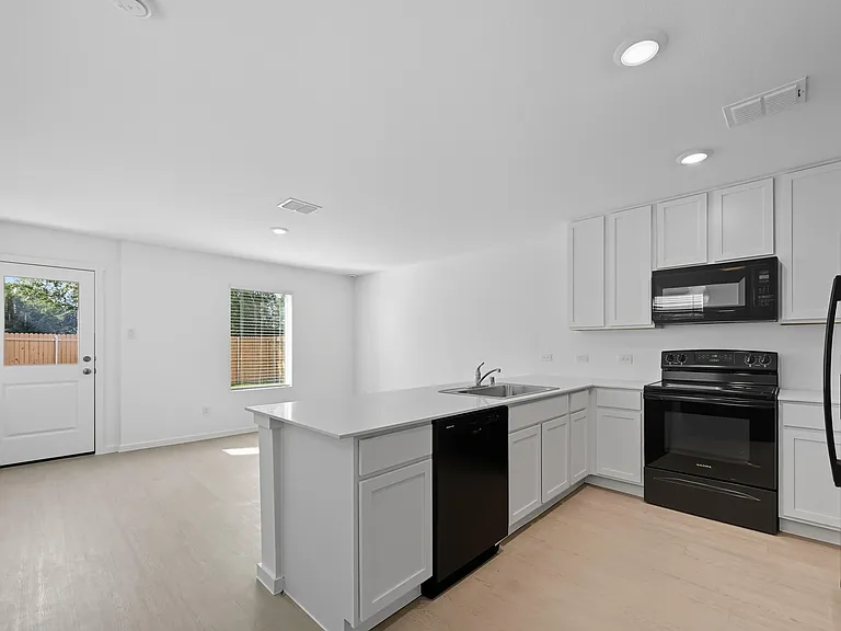 823 Sandhill Crane Ln — Photo 3