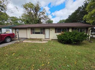 8717 Parkdale Dr, Caseyville, IL 62232
