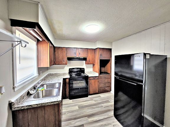 4th image of 203 Cloverleaf Dr #203-3