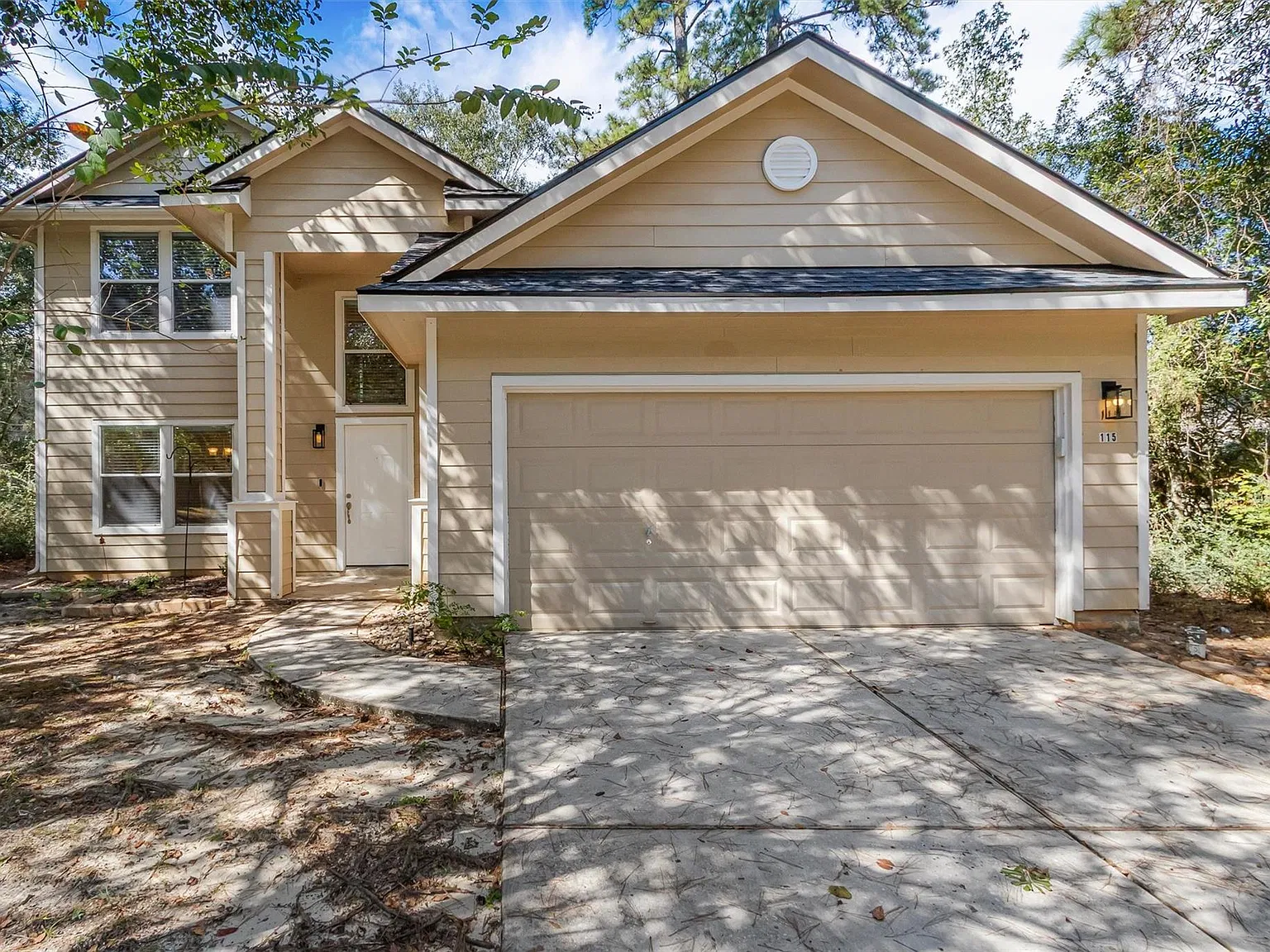 4 bed, 2.5 bath, 2229 sqft, $2,500 — Photo 2