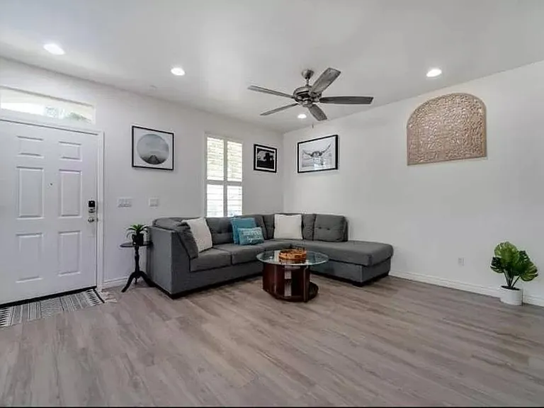 821 Bussing Ct — Photo 3