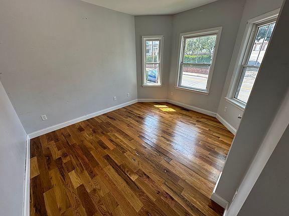 5th image of 1684 N Shore Rd #1