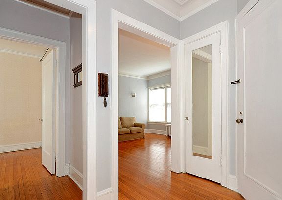 2nd image of 840 Hinman Ave APT 3