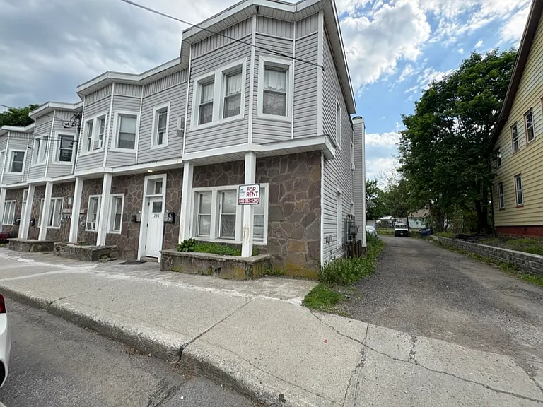 208 Main St #D — Photo 10