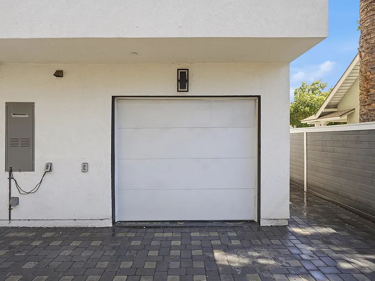 1235 1/2 W 39th Pl — Photo 30