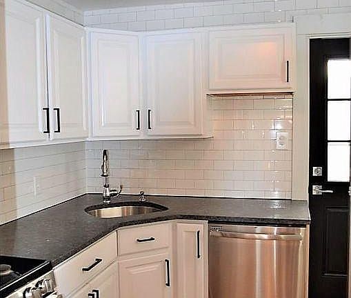 5th image of 119 W Salaignac St