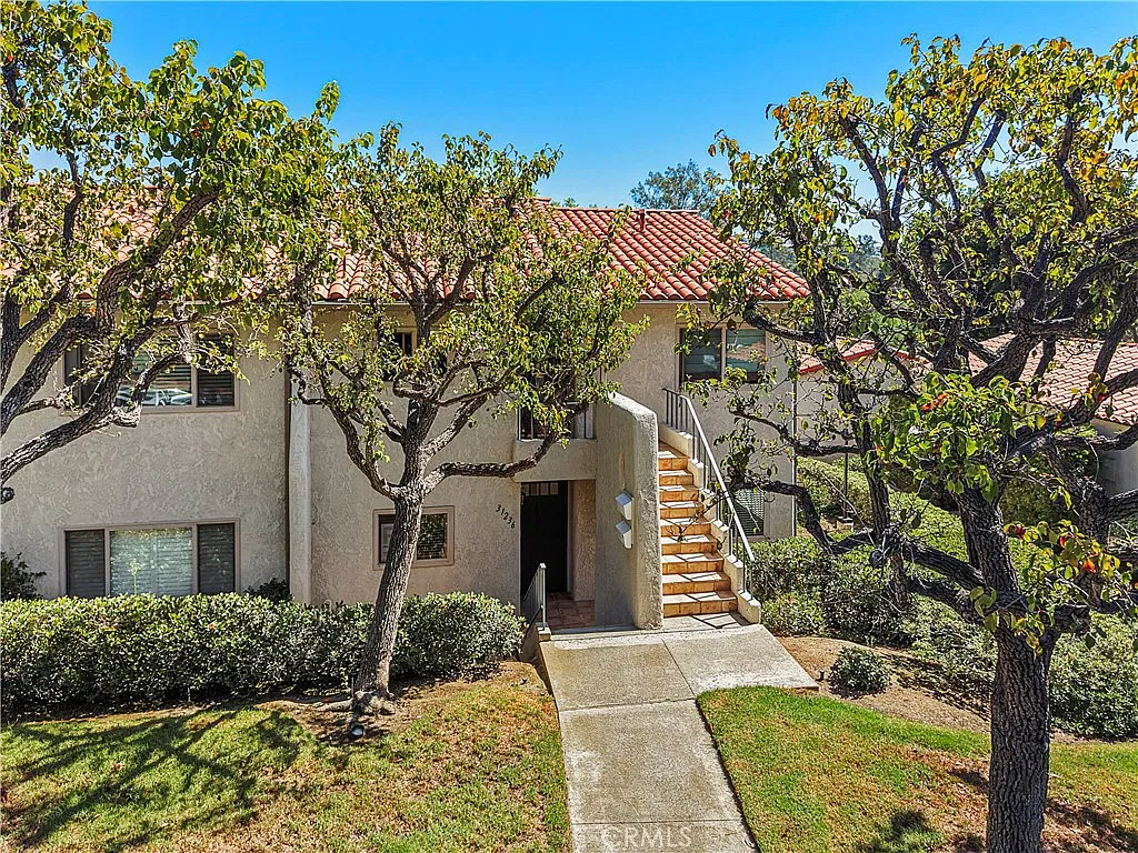 3 bed, 1216 sqft, $4,500 — Photo 2