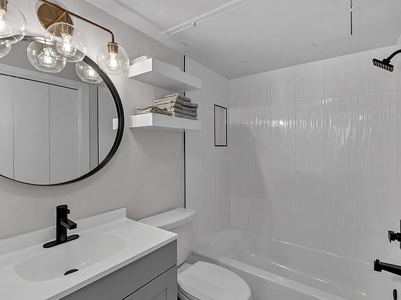 3rd image of 11550 N May Ave Unit 106