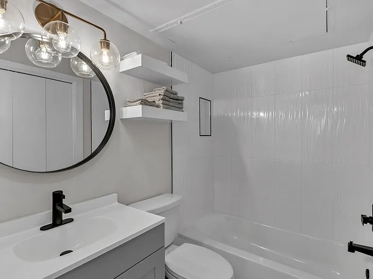 11550 N May Ave #106 — Photo 3