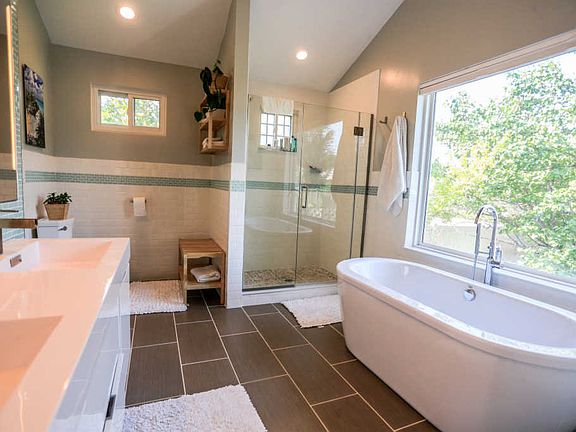 3rd image of 2842 S Lakeview Dr