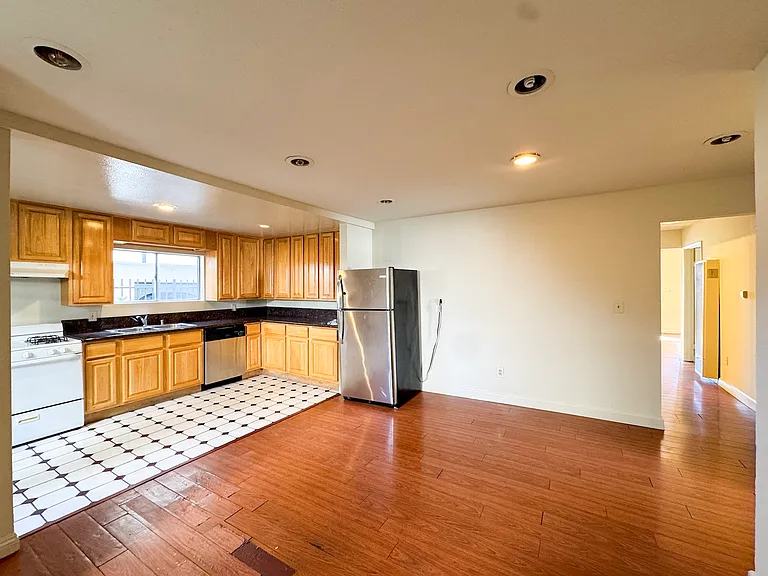 4627 Prospect Ave — Photo 5