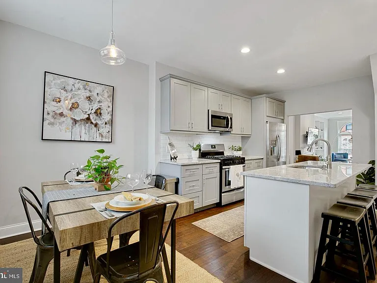 413 S East Ave — Photo 9
