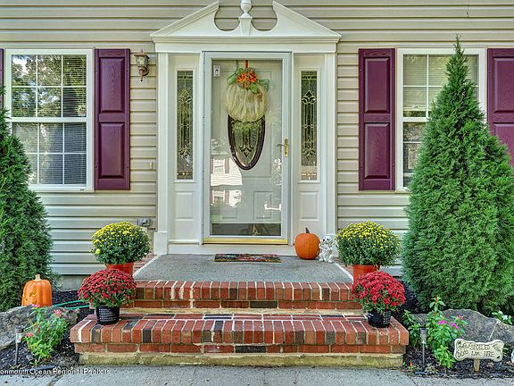 5th image of 2016 Longewood Ln