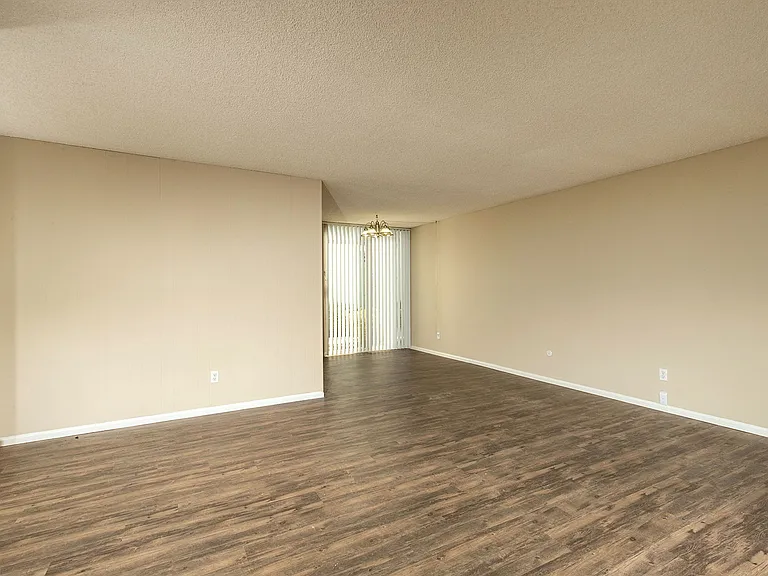 Castilian Apartments — Photo 9