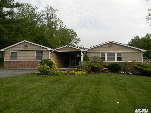 1st image of 4 Bluff Cir