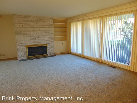 3rd image of 9695 Evergreen Dr