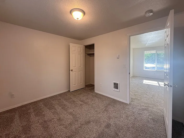 465 E Ellendale Ave — Photo 13