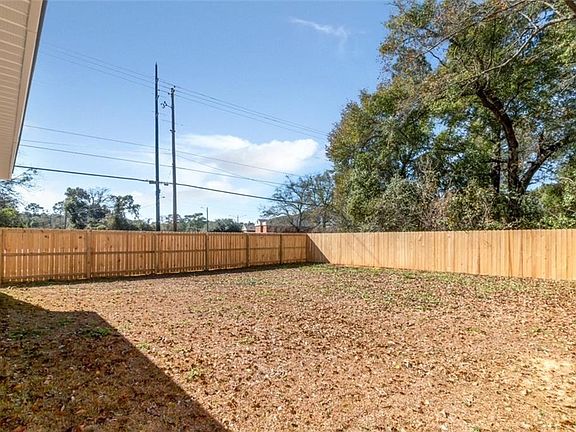 3rd image of 1553 Phillips Ln