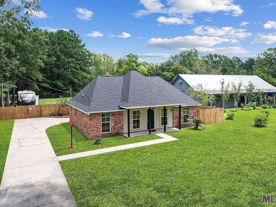 1st image of 20669 Benton Ln