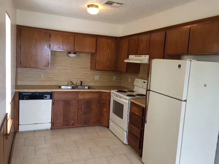 336 Chalmette Dr — Photo 3