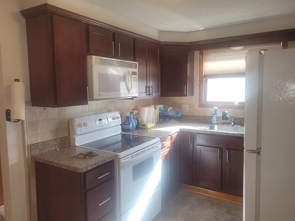 3rd image of 24 Stoneleigh Ave APT 3