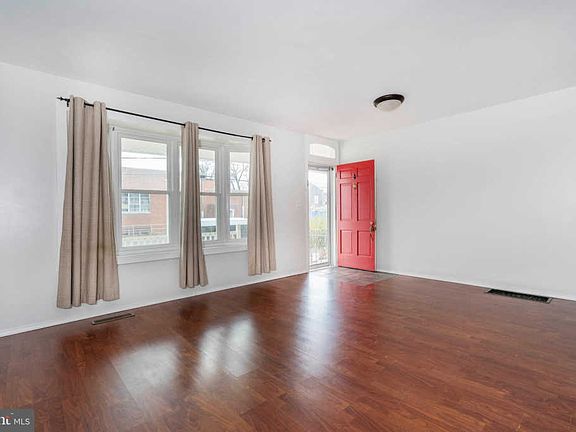 4th image of 207 Woodlawn Ave