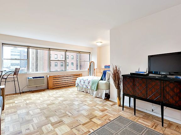 2nd image of 430 W 34th St APT 10E