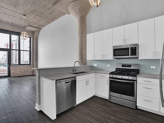 5th image of 320 E 21st St Unit 705