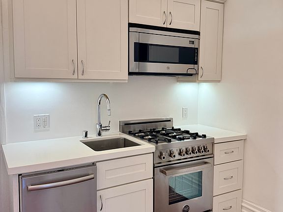 4th image of 1525B Fulton St