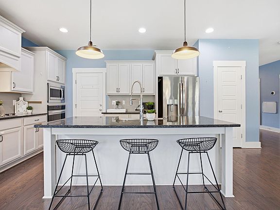 5th image of 542 Beacon Ridge Blvd