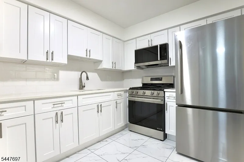 3 bed, 2.0 bath, $2,800 — Photo 3