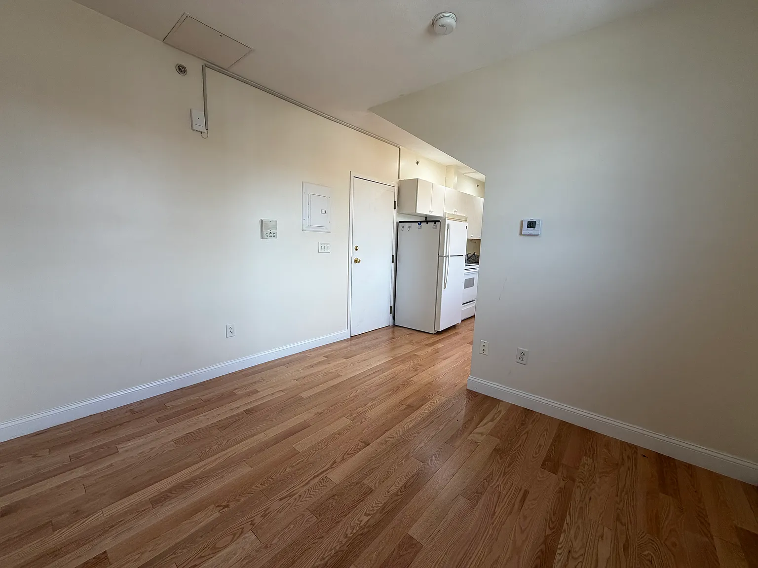 Studio, 9999 sqft, $1,925 — Photo 3