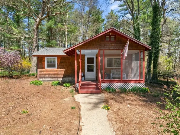 12 Wildwood Rd, Lakeville, MA 02347