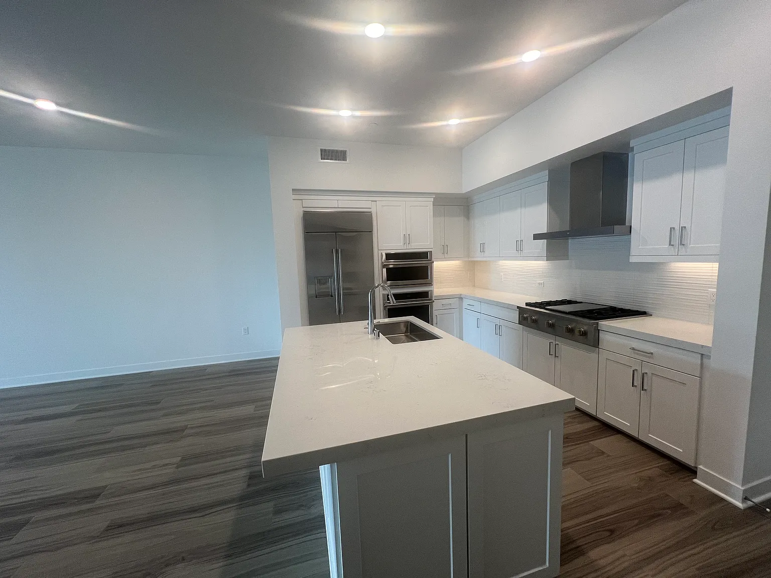 3 bed, 2816 sqft, $6,950 — Photo 4