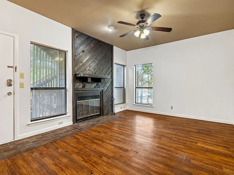 612 Park Pl #201 — Photo 4