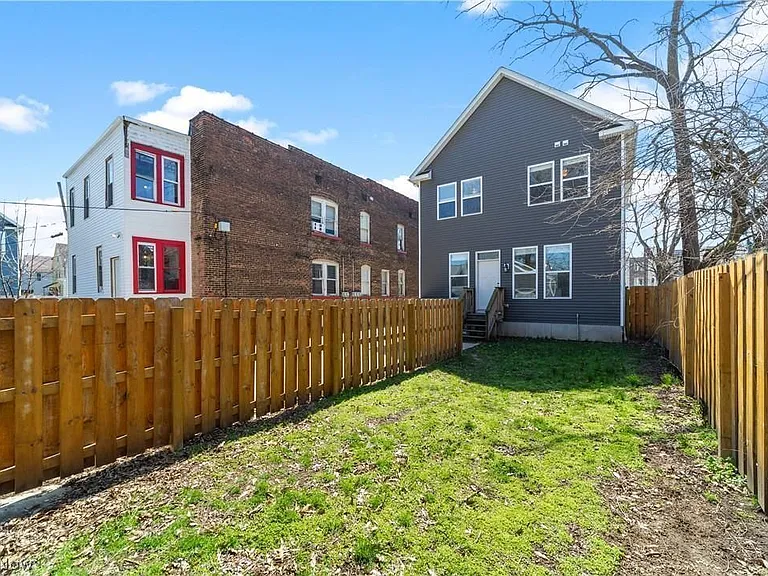 11813 Wade Park Ave — Photo 36