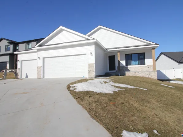 429 S 90th St, Lincoln, NE 68520
