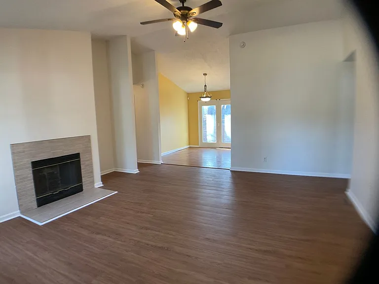 911 Glenrose Dr — Photo 14