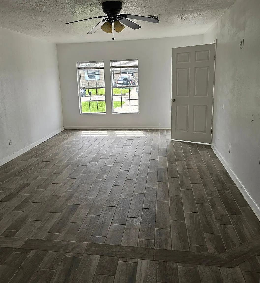 3 bed, 1.5 bath, 1043 sqft, $1,800 — Photo 4