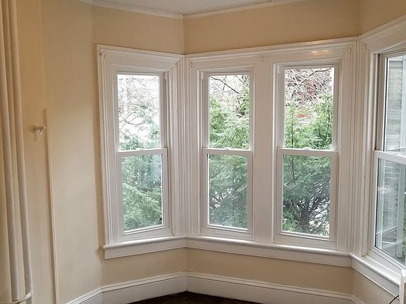 2nd image of 131 S Broadway #2