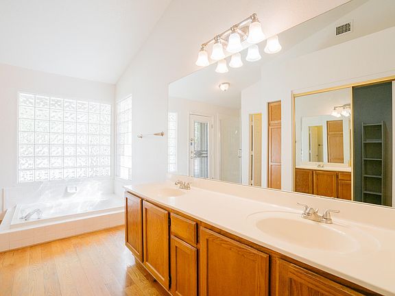 4th image of 3603 N Crystal Ln